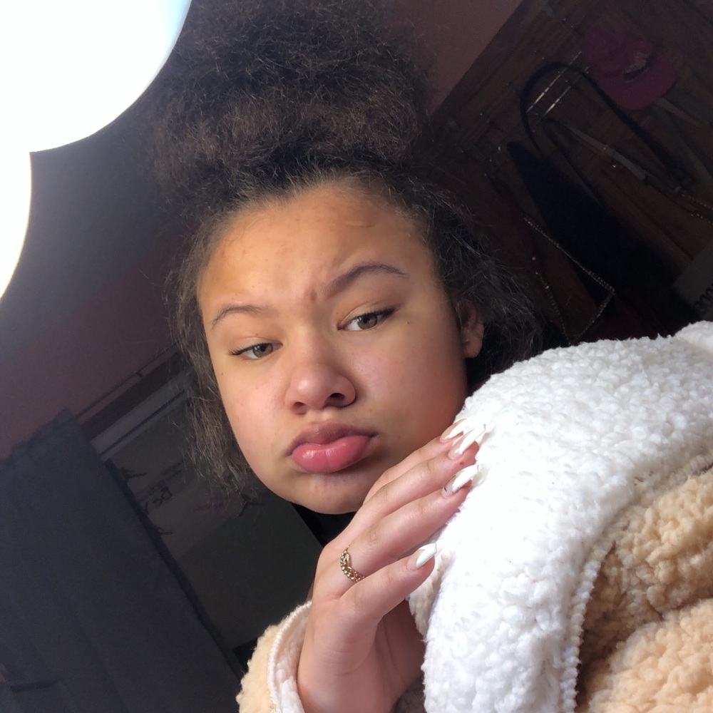 Meet your Posher, Alalexia